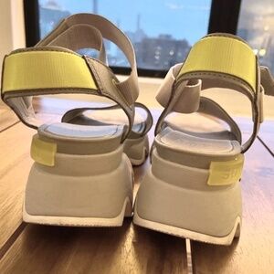 Light gray kinetic Street sorel sandals. Comfortable. Funcional. Cute.